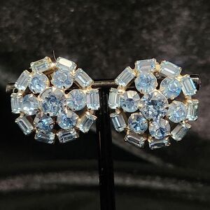 Blue Faceted Crystal Clip On Earrings Prong Set Cluster Round 1940s VTG Jewelry